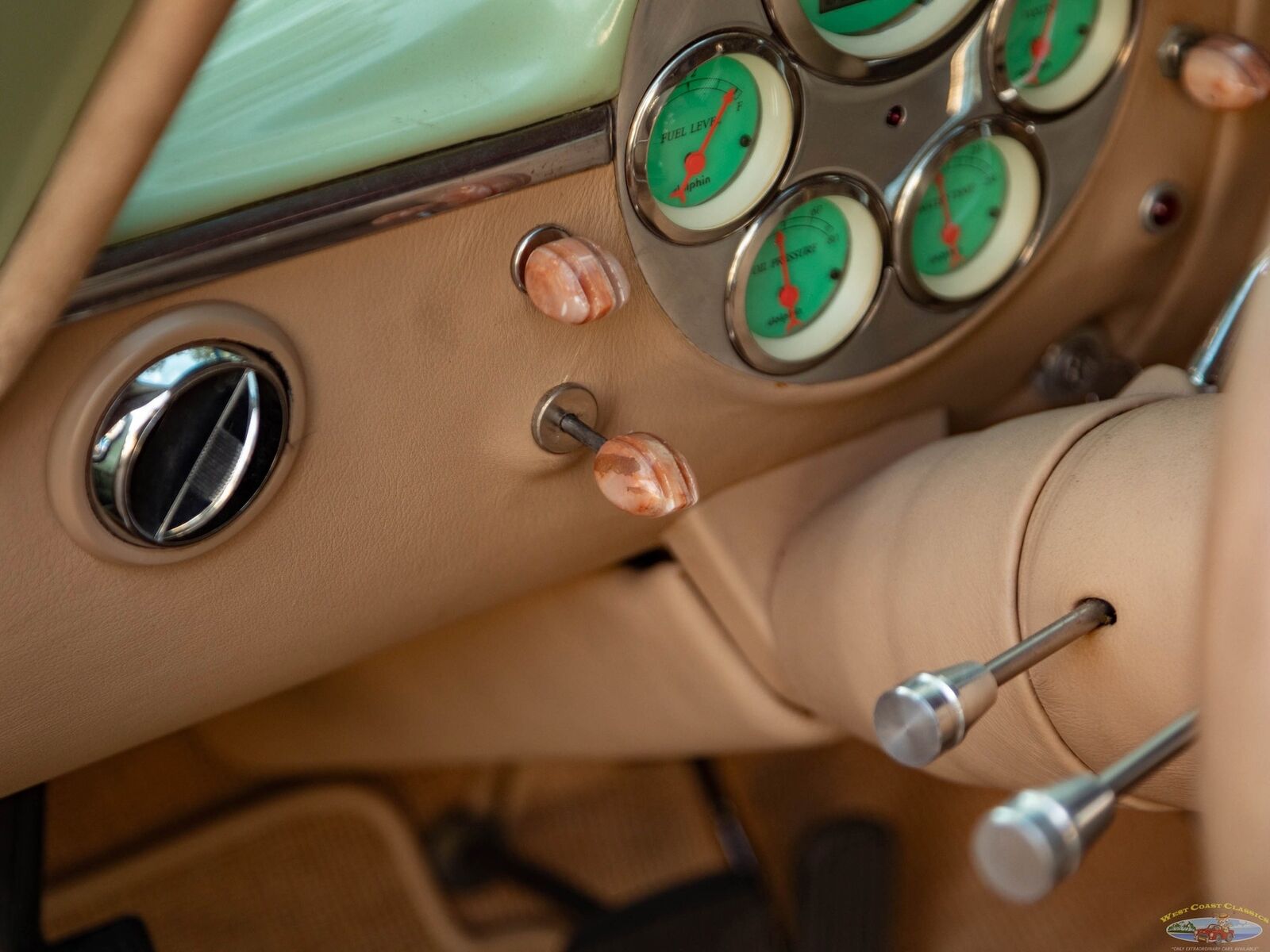 Chevrolet-Special-Fleetline-Berline-1950-Green-Tan-3438-33