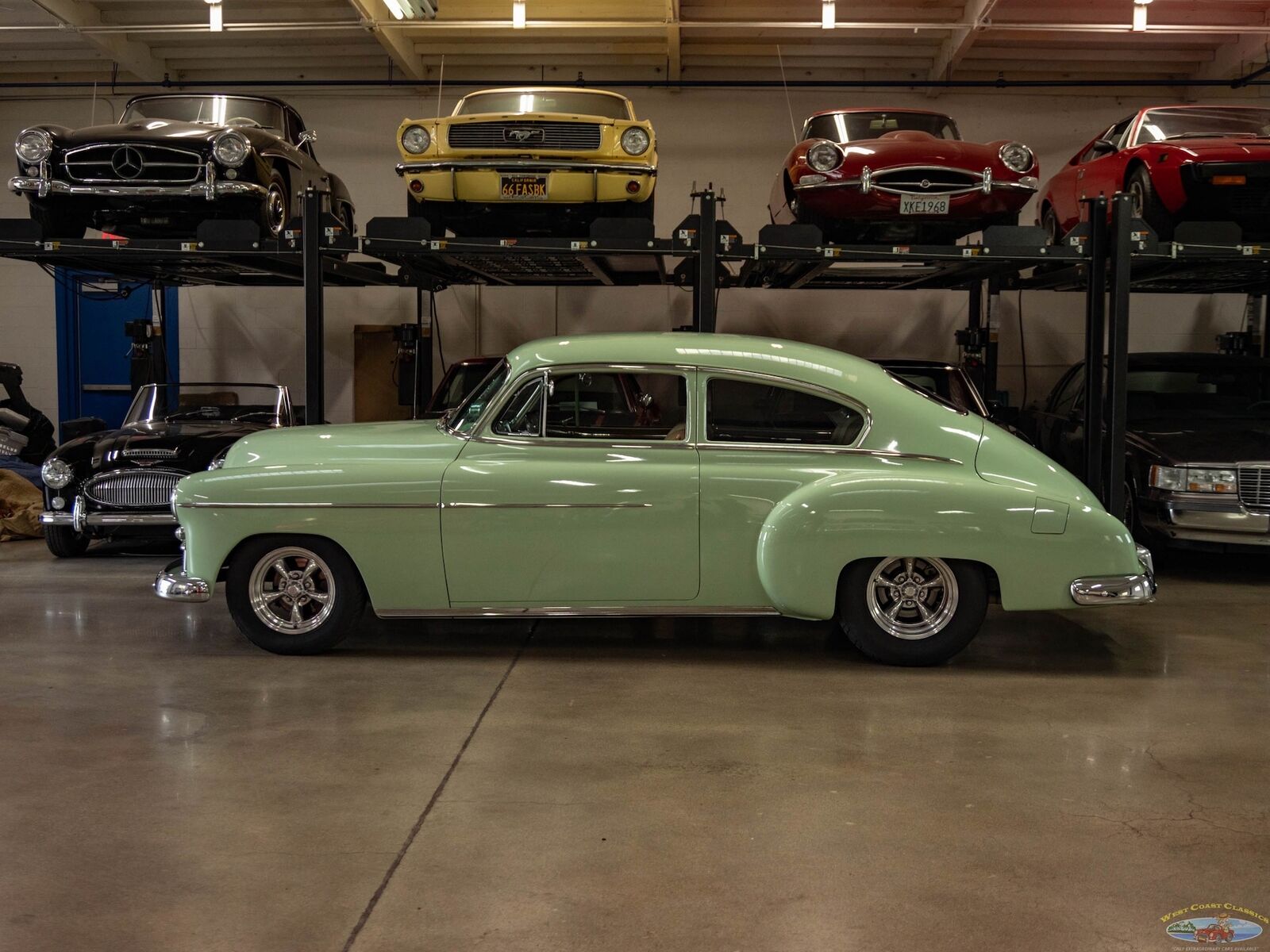 Chevrolet-Special-Fleetline-Berline-1950-Green-Tan-3438-5