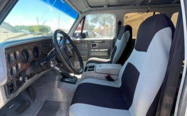 Chevrolet-Suburban-12-ton-nominal-1991-grey-378195-9