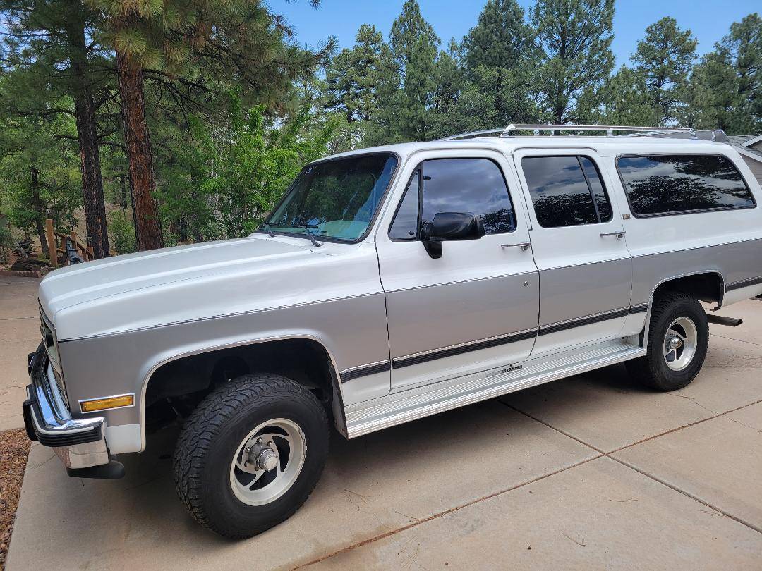 Chevrolet-Suburban-12-ton-nominal-1991-white-300947