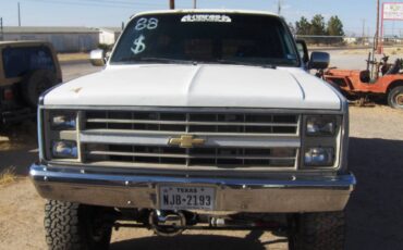 Chevrolet-Suburban-1500-4x4-1988-white-92236-3