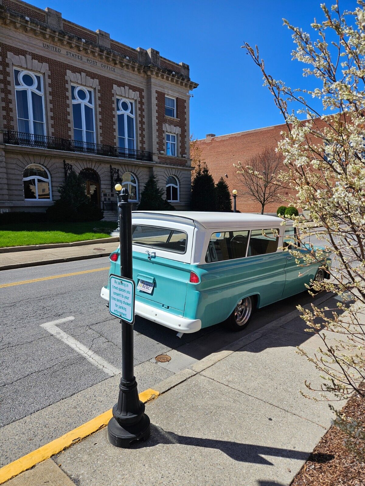 Chevrolet-Suburban-1965-Aqua-Black-133576-25