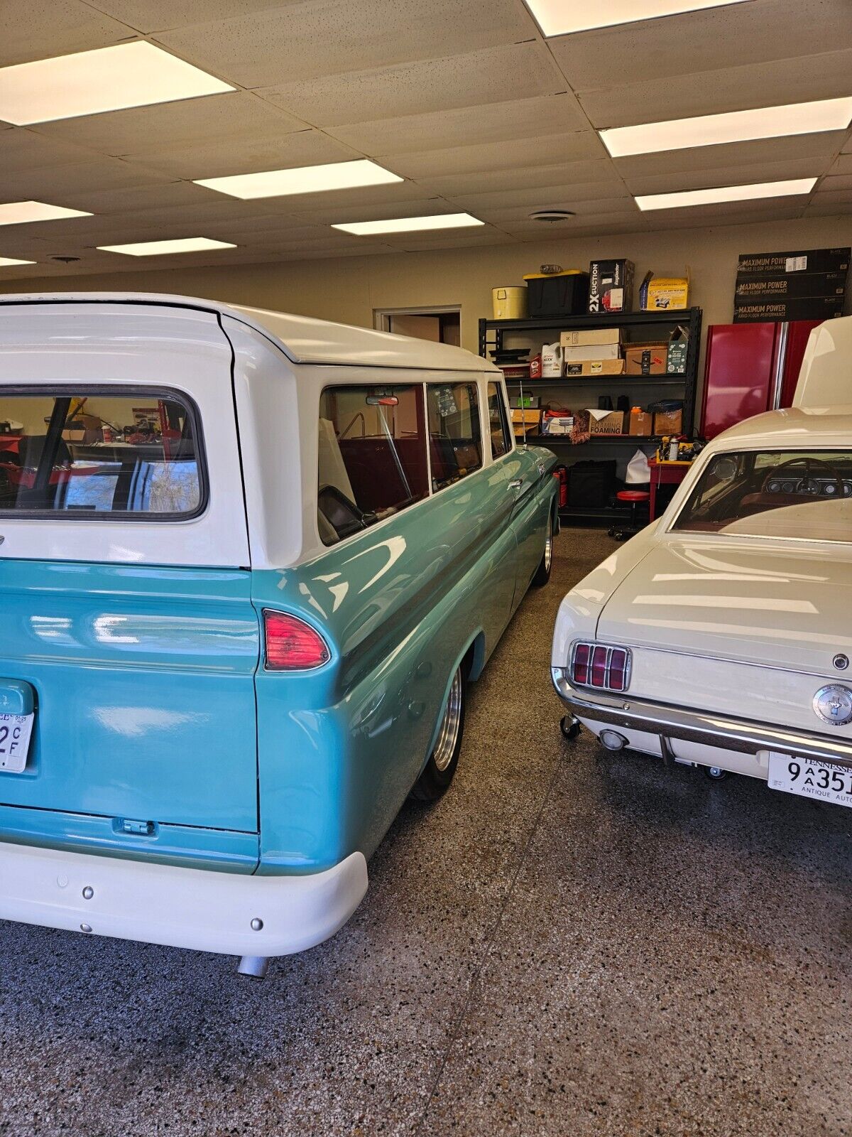 Chevrolet-Suburban-1965-Aqua-Black-133576-28