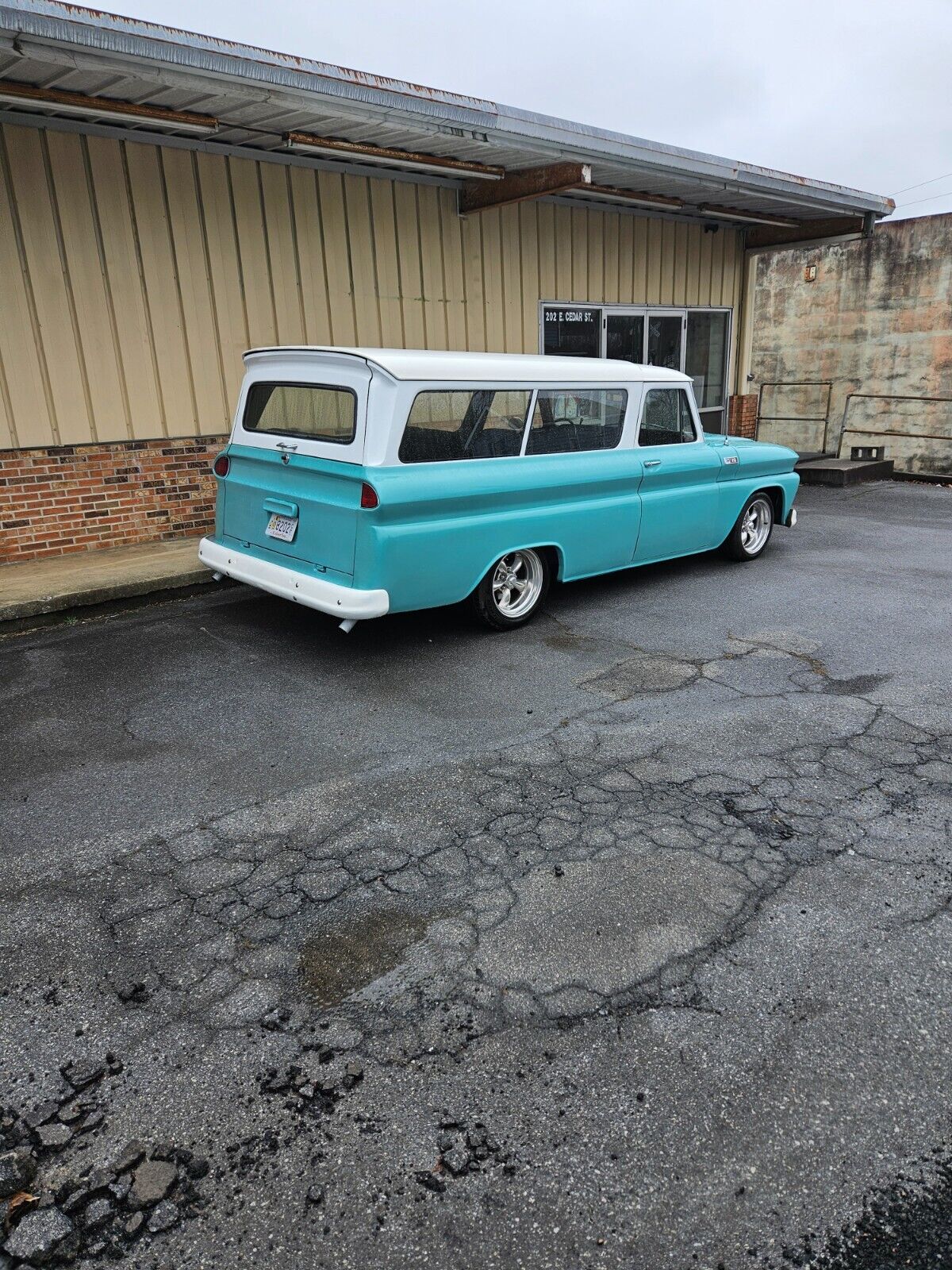 Chevrolet-Suburban-1965-Aqua-Black-133576-32