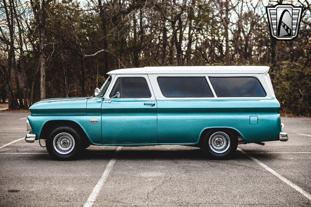 Chevrolet-Suburban-1966-Teal-Tan-25379-3