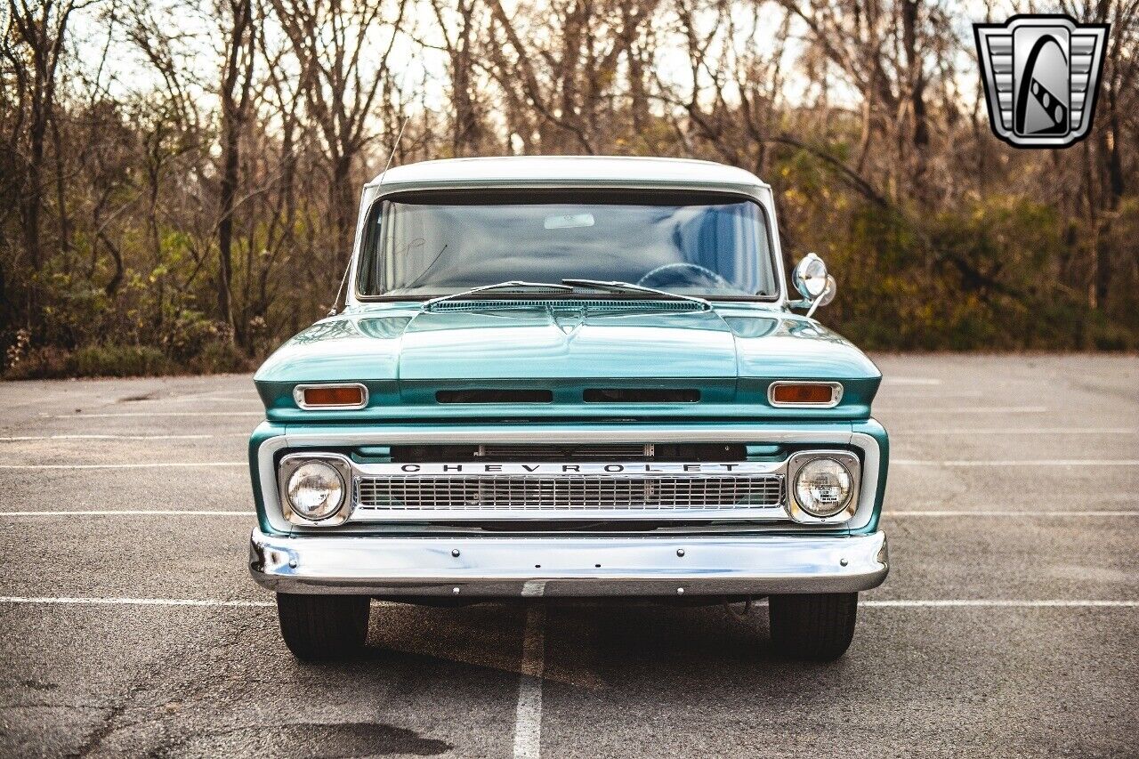 Chevrolet-Suburban-1966-Teal-Tan-25379-9