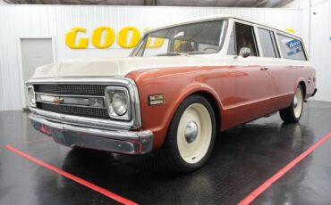 Chevrolet-Suburban-1969-Cream-and-Copper-Beige-0-1