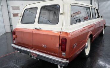 Chevrolet-Suburban-1969-Cream-and-Copper-Beige-0-15