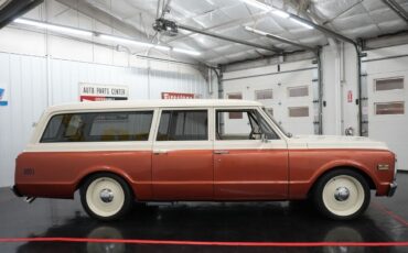 Chevrolet-Suburban-1969-Cream-and-Copper-Beige-0-17