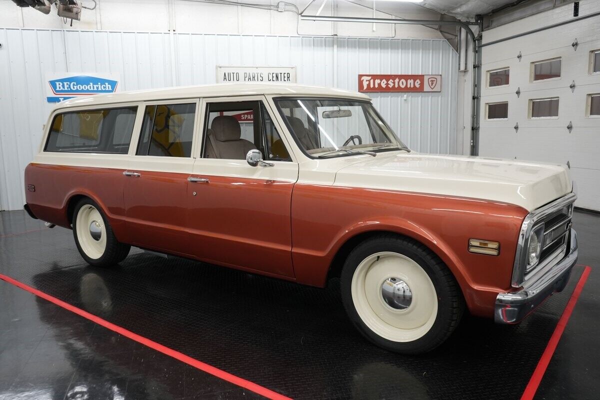 Chevrolet-Suburban-1969-Cream-and-Copper-Beige-0-19