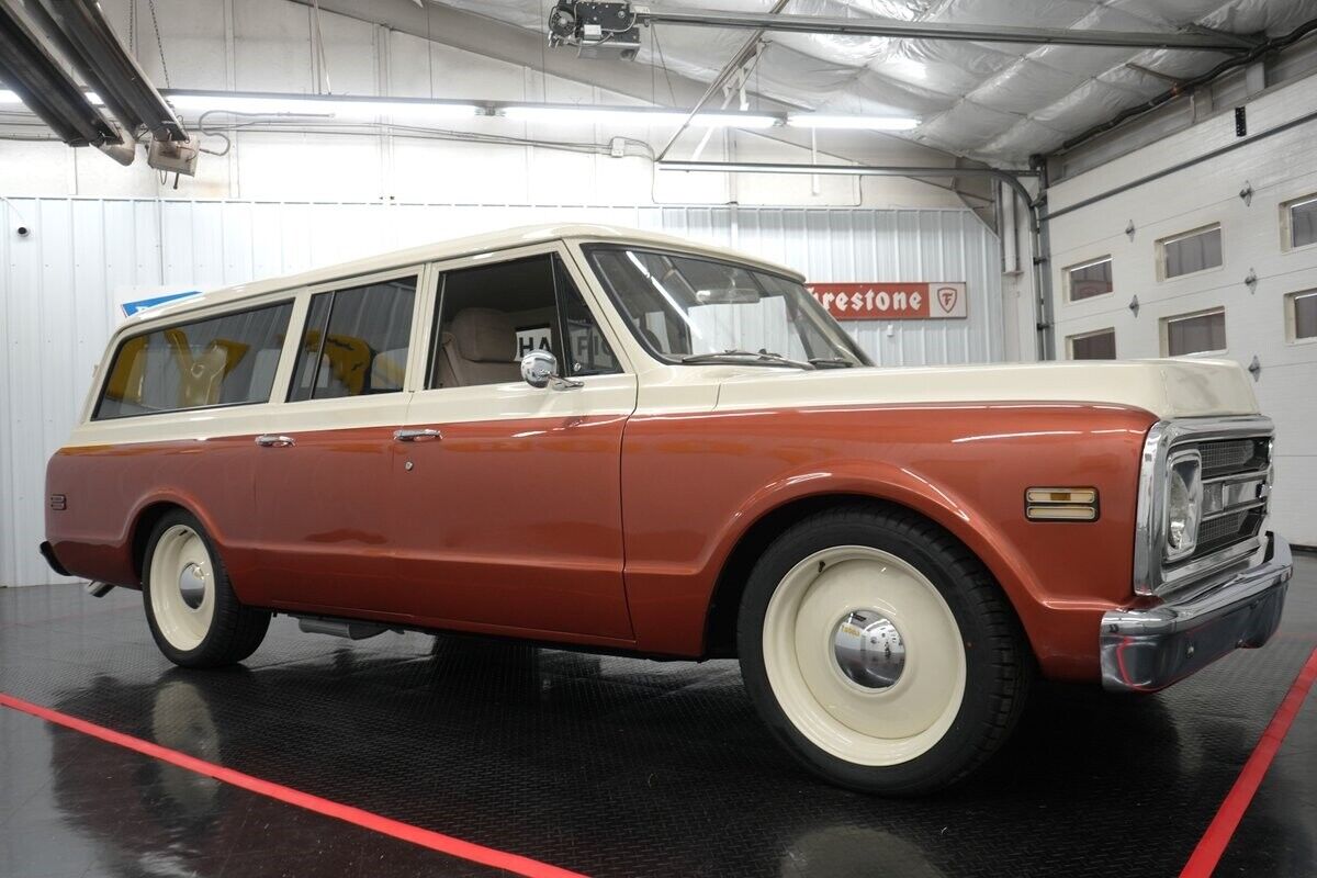 Chevrolet-Suburban-1969-Cream-and-Copper-Beige-0-20