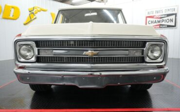 Chevrolet-Suburban-1969-Cream-and-Copper-Beige-0-28