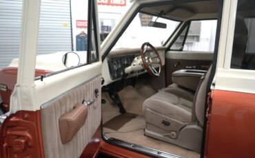 Chevrolet-Suburban-1969-Cream-and-Copper-Beige-0-36