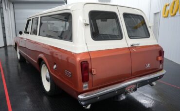 Chevrolet-Suburban-1969-Cream-and-Copper-Beige-0-6