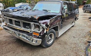 Chevrolet-Suburban-1974-94951-7