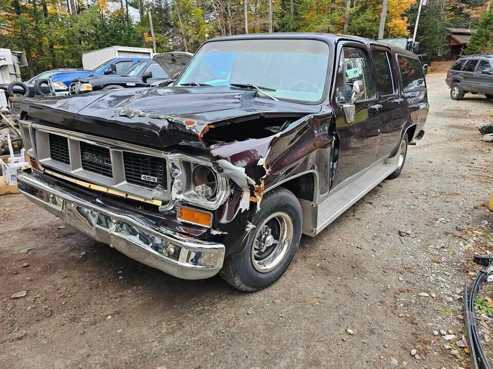 Chevrolet-Suburban-1974-94951-7