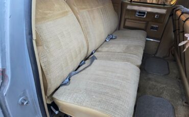 Chevrolet-Suburban-1985-SilverGray-Tan-192960-13