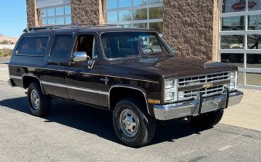 Chevrolet-Suburban-1985-brown-104935-1