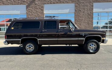 Chevrolet-Suburban-1985-brown-104935-2