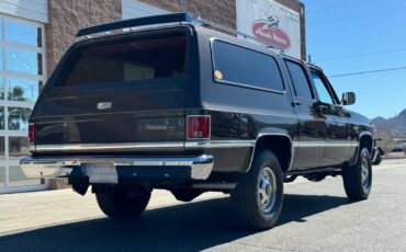 Chevrolet-Suburban-1985-brown-104935-3