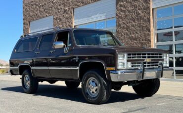 Chevrolet-Suburban-1985-brown-104935