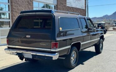 Chevrolet-Suburban-1985-brown-104935-4