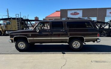 Chevrolet-Suburban-1985-brown-104935-8