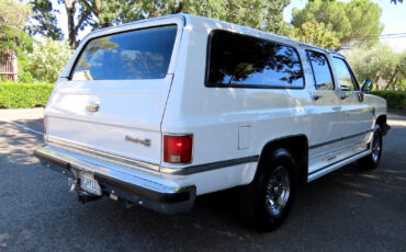 Chevrolet-Suburban-1988-Frost-White-Blue-244862-3