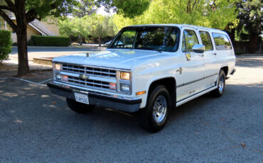 Chevrolet Suburban  1988