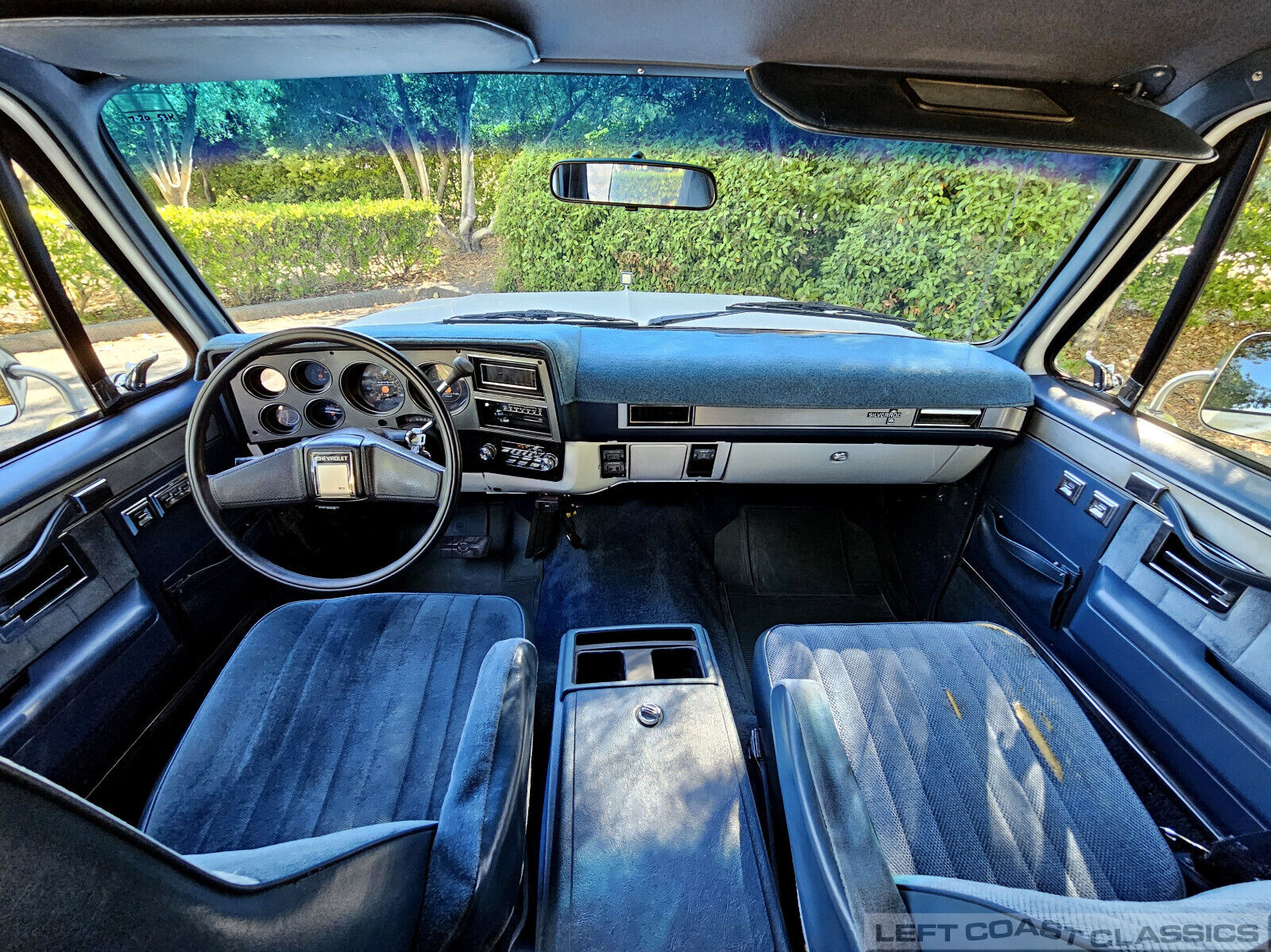 Chevrolet-Suburban-1988-Frost-White-Blue-244862-6