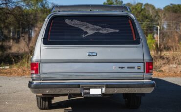 Chevrolet-Suburban-1988-Gray-Gray-0-8