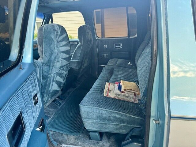 Chevrolet-Suburban-1989-Blue-Blue-118287-17