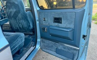 Chevrolet-Suburban-1989-Blue-Blue-118287-23