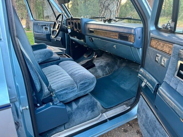 Chevrolet-Suburban-1989-Blue-Blue-118287-26