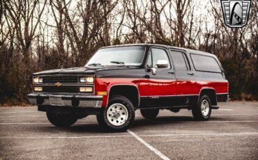 Chevrolet-Suburban-1991-Black-Gray-117106-2