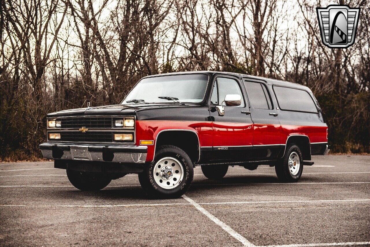 Chevrolet-Suburban-1991-Black-Gray-117106-2