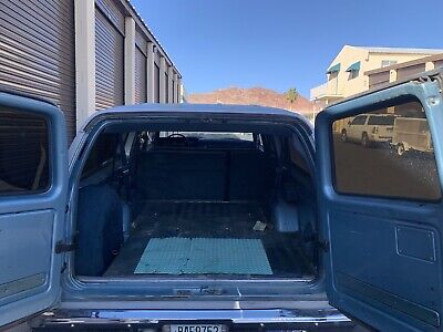 Chevrolet-Suburban-1991-Blue-159325-6