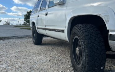 Chevrolet-Suburban-1994-White-Tan-117482-13