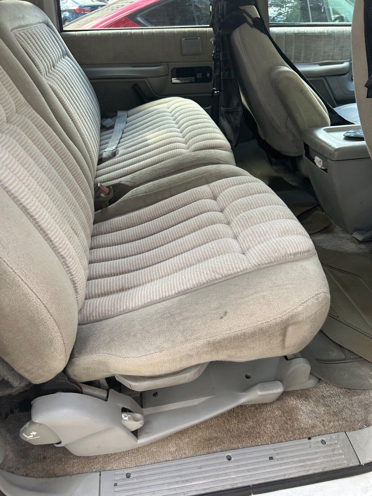 Chevrolet-Suburban-1994-White-Tan-117482-6