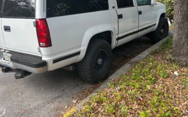 Chevrolet-Suburban-1994-White-Tan-117482-9