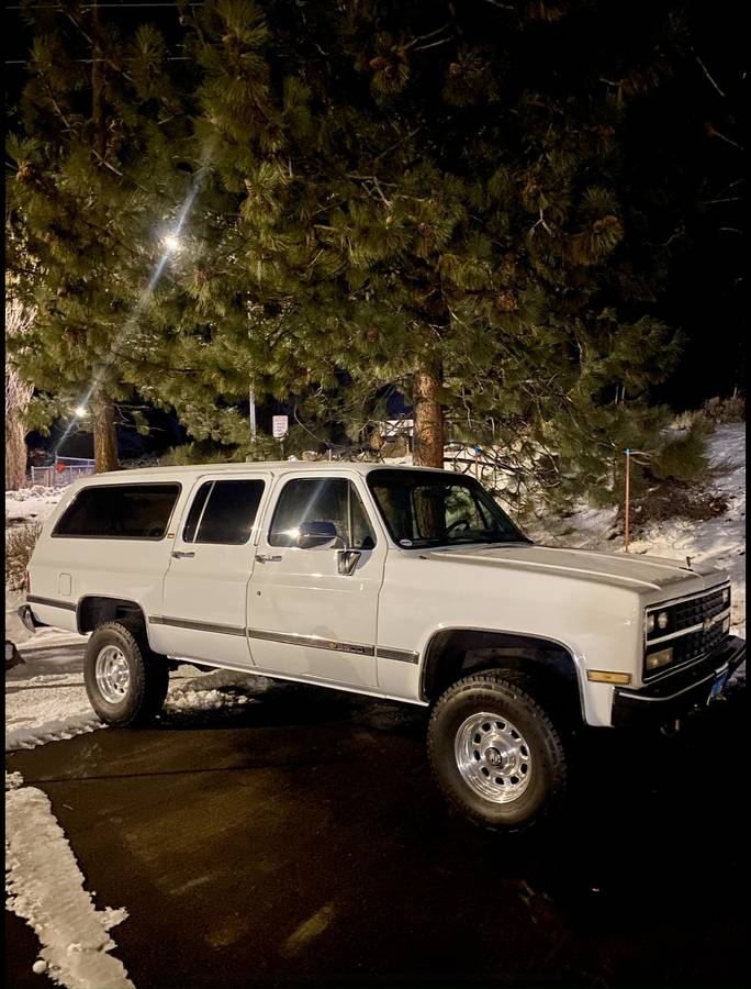 Chevrolet-Suburban-2500-1990-white-370148-1