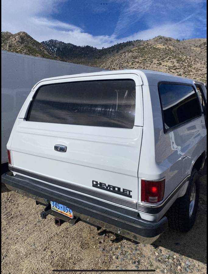 Chevrolet-Suburban-2500-1990-white-370148-3