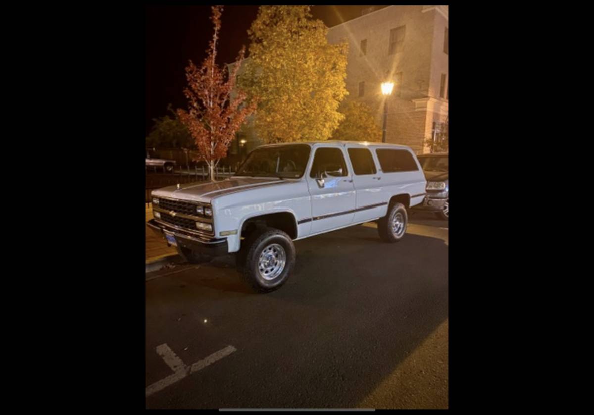 Chevrolet-Suburban-2500-1990-white-370148-6