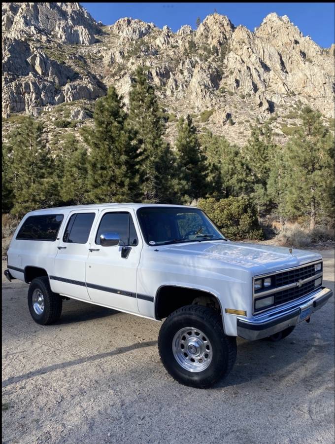 Chevrolet-Suburban-2500-1990-white-370148