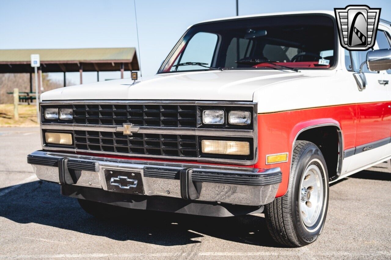 Chevrolet-Suburban-Cabriolet-1991-Red-Red-176849-10