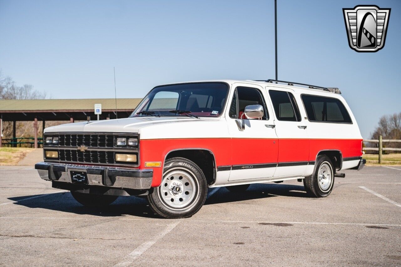 Chevrolet-Suburban-Cabriolet-1991-Red-Red-176849-2