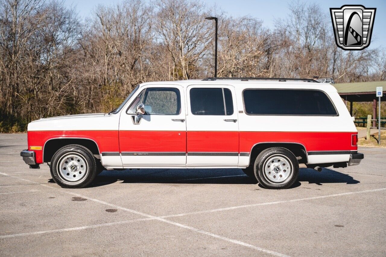 Chevrolet-Suburban-Cabriolet-1991-Red-Red-176849-3