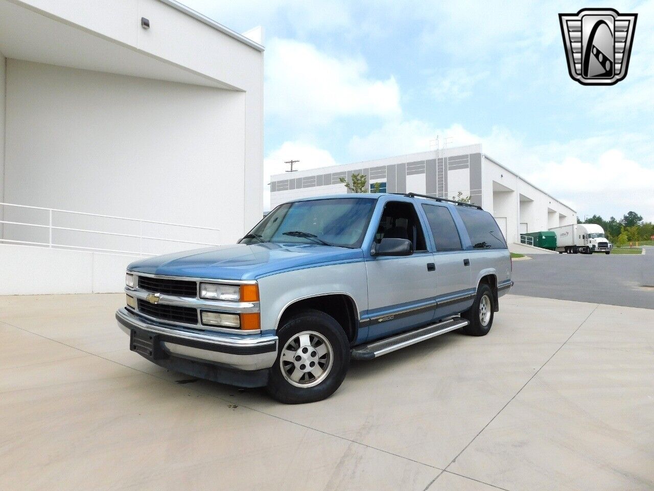 Chevrolet-Suburban-Cabriolet-1995-Blue-Blue-265658-2