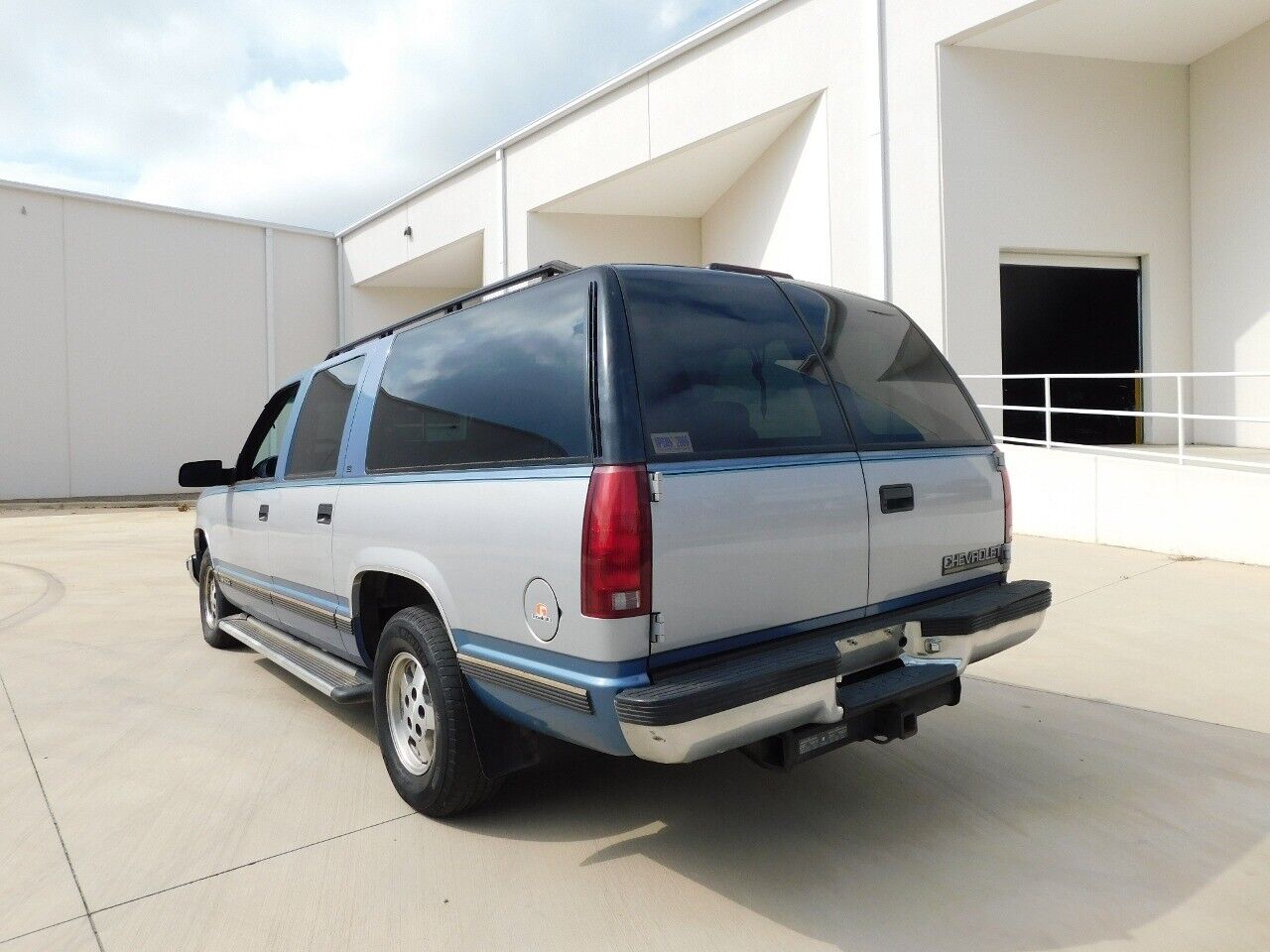 Chevrolet-Suburban-Cabriolet-1995-Blue-Blue-265658-8