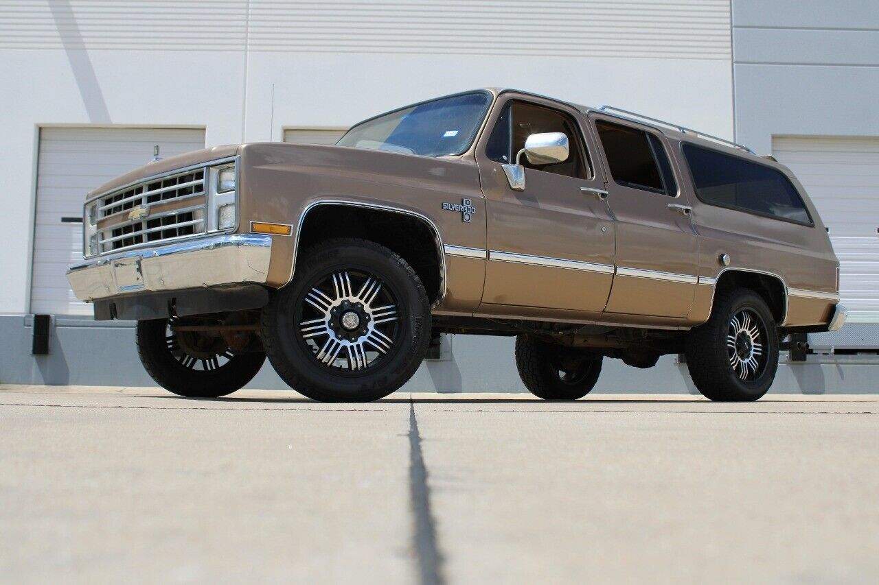 Chevrolet-Suburban-Pickup-1988-Brown-Brown-23257-3